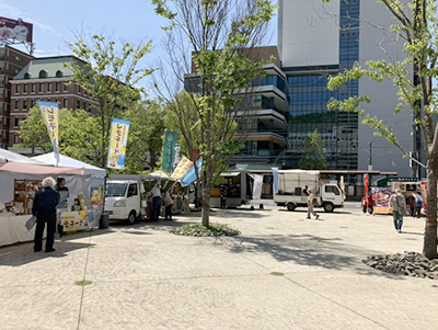 おススメランチタイム公園マーケットの様子